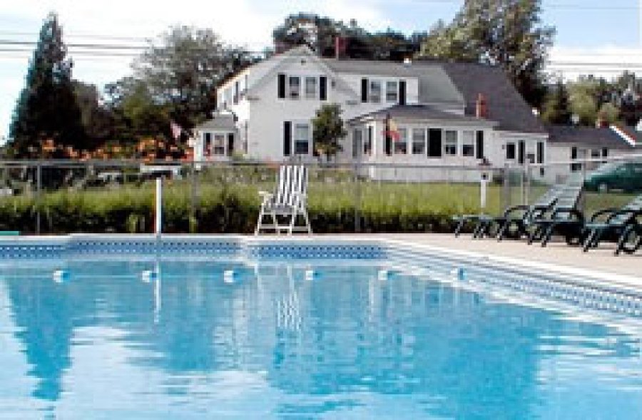 Maplewood Inn and Motel near Sebago Lake